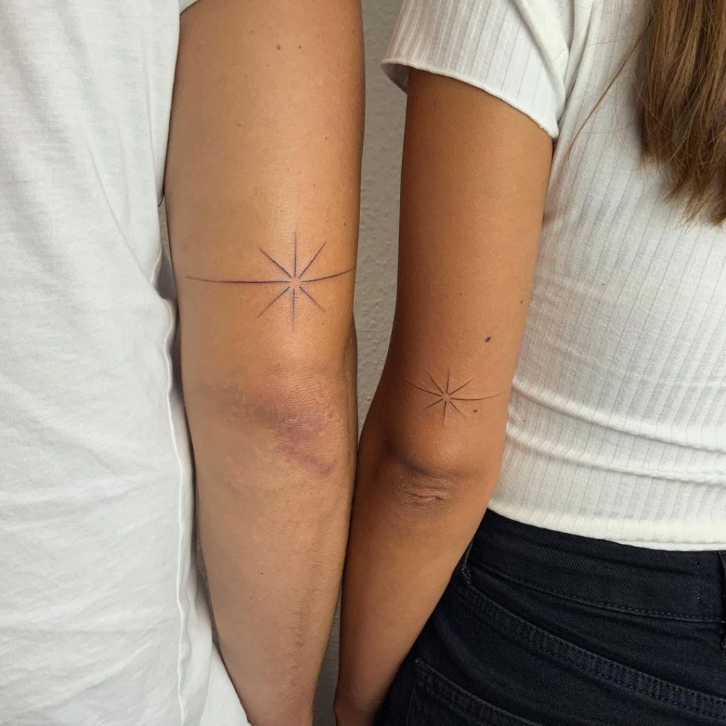 Tatuagem de estrela alongada